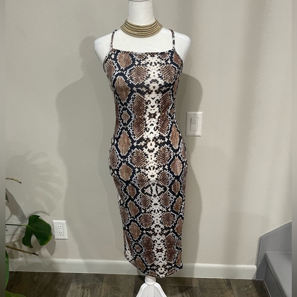 white snake print bodycon dress Crave Fame Junior Women M Black White Snake Print Asymmetrical Bodycon Dress NWT